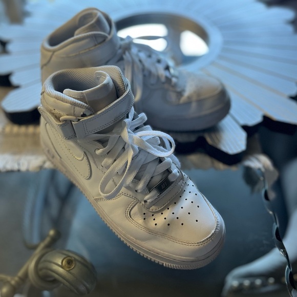 Women's Classic White High-Top Nike Air Forces - Picture 1 of 6